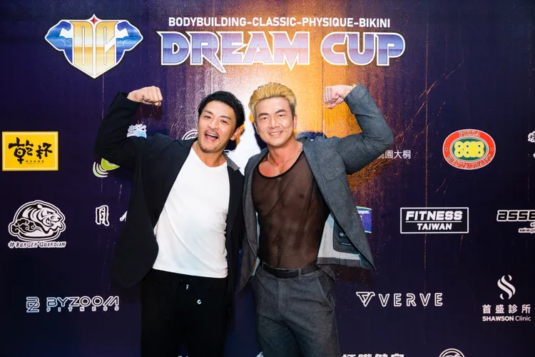 李沛旭(右)薄紗露點力挺好友夢多。宜辰整合行銷提供