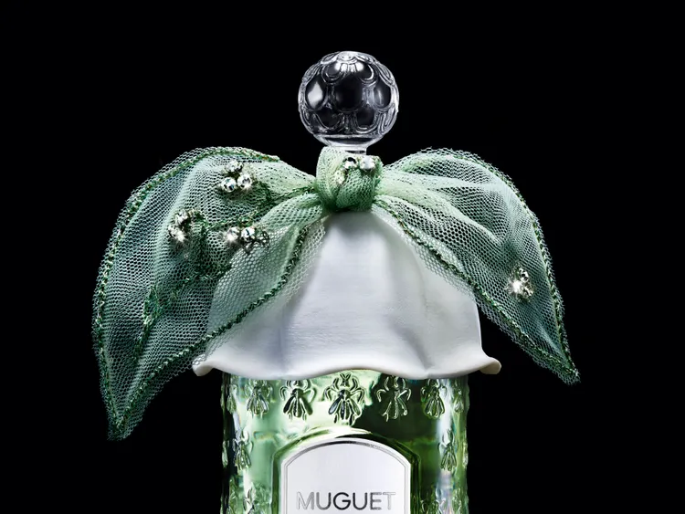 高訂刺繡工作室Vermont選用了綠線鑲邊的嫩綠色薄紗，打造夢幻的蝴蝶結裝飾。品牌提供