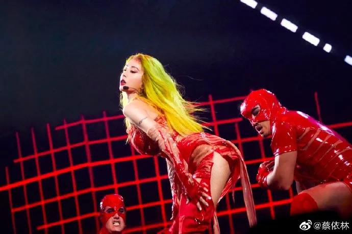 蔡依林的翹臀及惹火身材讓女星都甘拜下風。