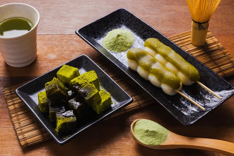 忠孝新生店限定推出日本抹茶豆沙串糰子，是MOCCHI MOCCHI糰子攤位獨賣口味。業者提供