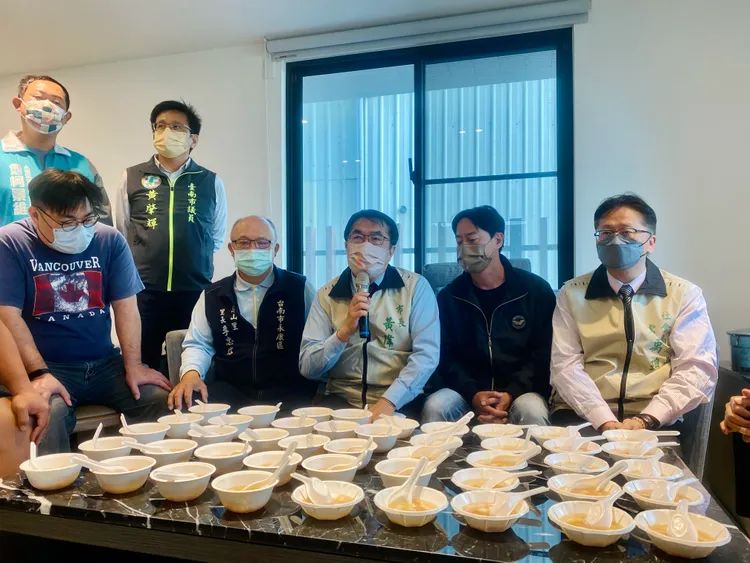 黃偉哲感謝善款助重建，「災難會過去，大家辛苦的結晶與美麗都會留下來」。王志弘攝