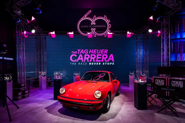 瑞士製錶泰格豪雅為慶祝旗下與賽道息息相館的Carrera系列誕生60周年，特在展間中擺放了1輛保時捷跑車。品牌提供