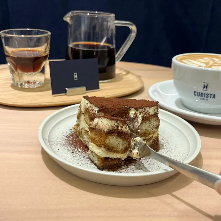 CURISTA COFFEE奎士咖啡瞄準百貨商圈人潮，進駐SOGO忠孝館及新光三越A11館，提供精品級咖啡享受。業者提供