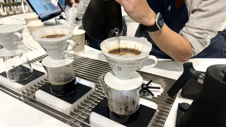 店內首推3款招牌品項，包括：單品手沖藝伎、單品1+1以及西班牙拿鐵。業者提供