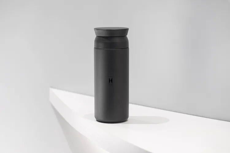 奎士咖啡隨行保溫瓶消光黑，4/10前購買享88折。業者提供