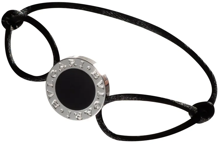 寶格麗客製紀念手環，採用銀質圓盤中間鑲嵌堅硬黑陶瓷。CSD中衛提供