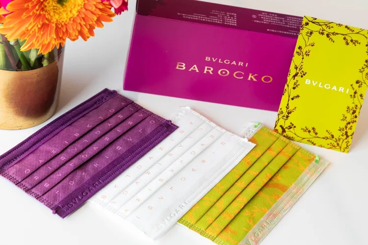 CSD中衛與國際珠寶精品寶格麗第三度合作，推出聯名口罩。CSD中衛提供