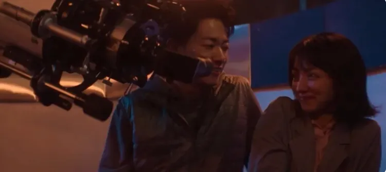 佐藤健（左）和滿島光在《First Love　初戀》談情。Netflix提供