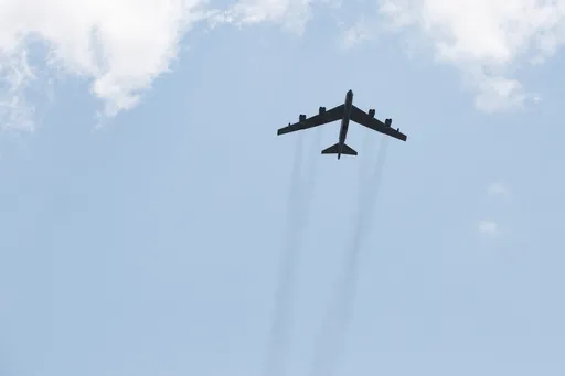 俄國防部:2架美軍轟炸機飛向邊境 蘇愷-35戰機緊急升空