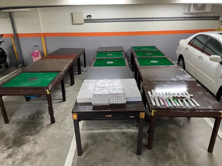 警方查扣電動麻將桌。蘆洲警分局提供