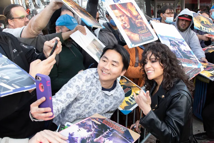 蜜雪兒羅利葛茲與粉絲自拍，親和力爆表。派拉蒙影業提供