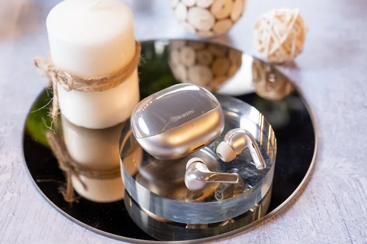 Xiaomi Buds 4 Pro擁有高達48dB主動降噪功能，搭配Sony LDAC技術以及Hi-Res Audio Wireless認證。廠商提供