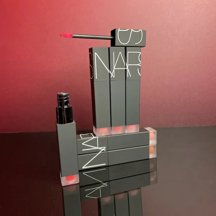 NARS雲霧唇露新品，各1000元。張家玲攝