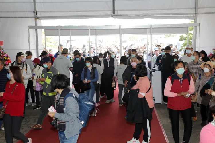 蘭展開展當天吸引大批人潮前來。市府提供