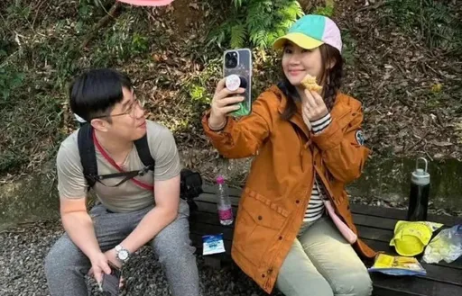 Selina小7歲男友高清無碼照長相曝光!寵溺看著她交往1年還在熱戀