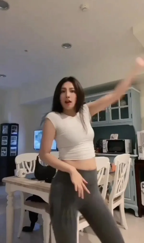 隨著音樂節奏熱舞。IG@lushpop777 提供