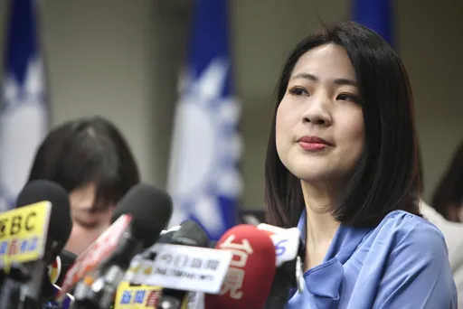 抓到費鴻泰追蹤綠營側翼粉專　徐巧芯嗆：偽君子！躲躲藏藏不像資深黨員