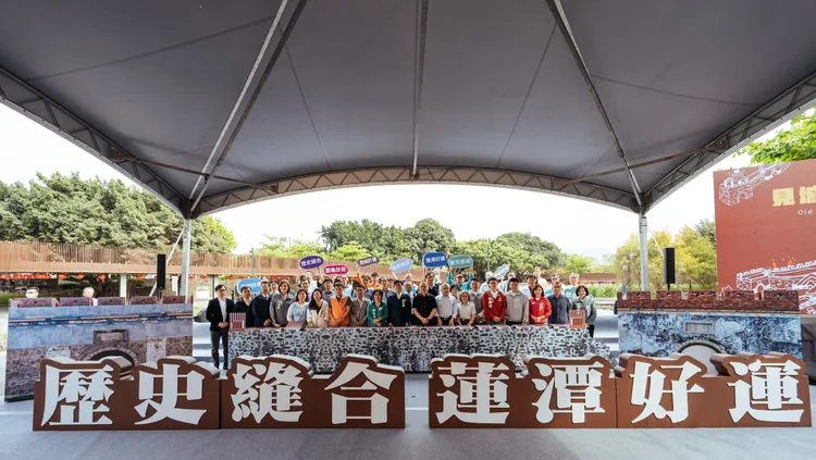 蓮池潭邊龜山腳下「見城之道」今日舉行竣工啟用。市府提供