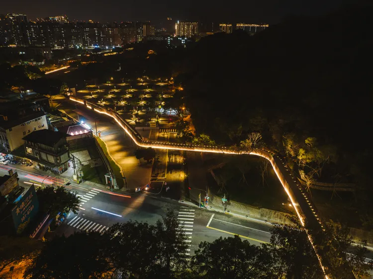 見城之道設計與周遭地景融合，更考量交通安全讓跨越勝利路段拉高到6米高。市府提供