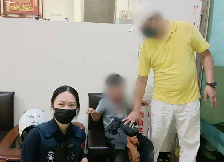中和警方協助徐男尋回6歲兒子。中和警分局提供