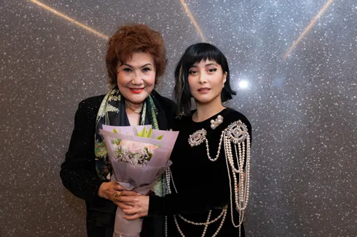 何超儀飛大馬趕場打片 超大咖驚喜現身站台