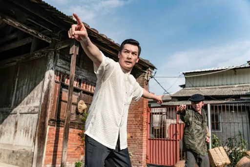 56歲伊正36度高溫下發狠打鬥6小時老骨頭快散　蔡昌憲餘悸猶存「褲子都磨破」