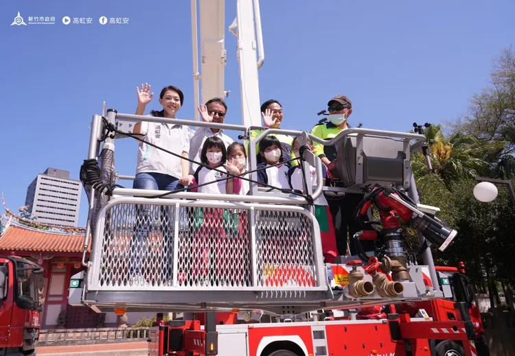 有家長抱怨活動規劃時間太短，等待高虹安來合照時間太長。但也有沒參加到的家長喊羨慕想參加。引自高虹安臉書