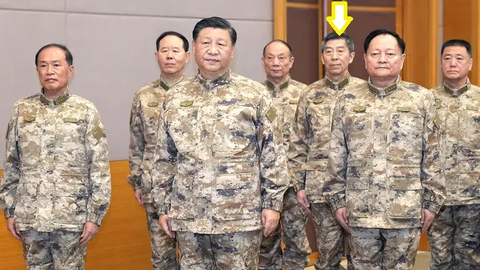 根據中共解放軍體制，李尚福（箭頭）雖然是國防部長，但在軍中排名僅為第四，並未擁有與美國國防部長對等職權。資料照片