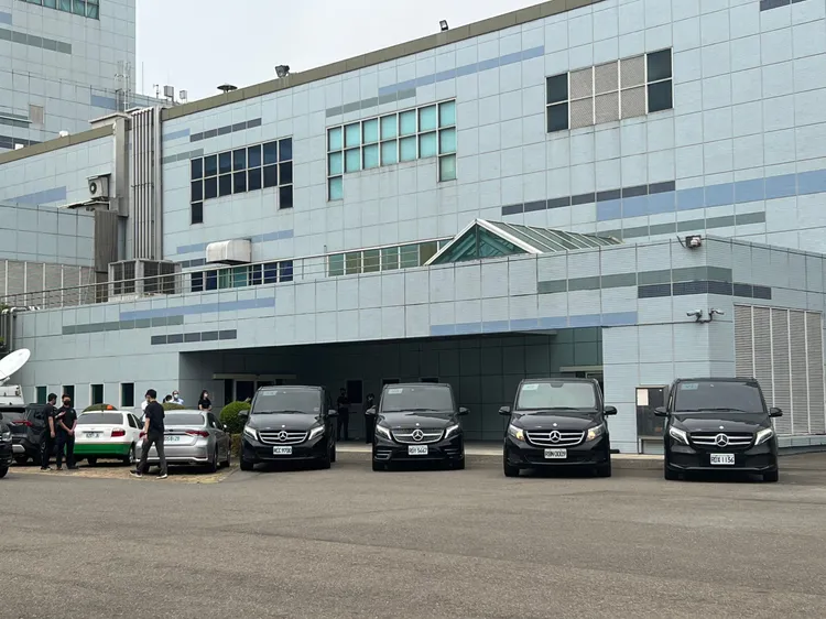 保母車現場待命。陳薇安攝