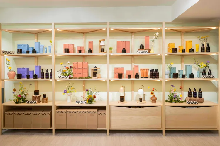 VANA今年調整品牌定位，除了居家香氛也推出洗沐保養單品，帶來有5款香氣的A Story to Spread故事系列。品牌提供