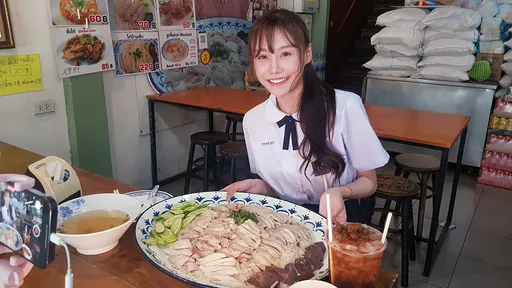 台灣纖瘦正妹「35分鐘嗑光3公斤雞肉飯」 攻克泰餐館!網驚:好可愛但養不起