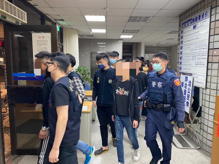 警方將高男等9人移送法辦。翻攝畫面