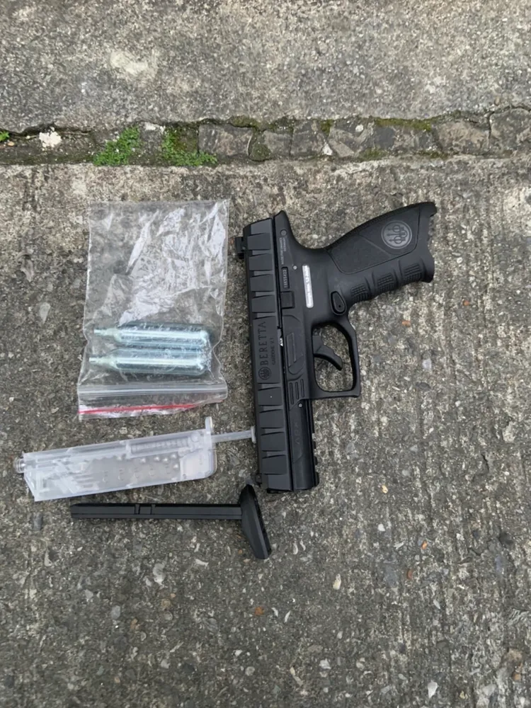 警方查扣的證物。翻攝畫面