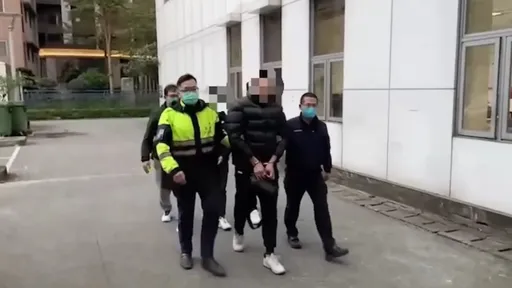 嫌資收翁騎車慢擋道 按喇叭被回嗆!2煞攔停還持槍托傷人