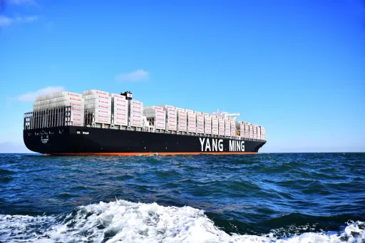 貨櫃三雄之冠!陽明海運酬勞員工23.29億元 每人「年中」領約134萬元