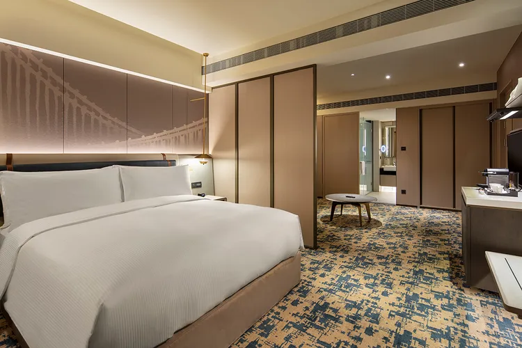 台北新板希爾頓酒店-豪華套房。業者提供