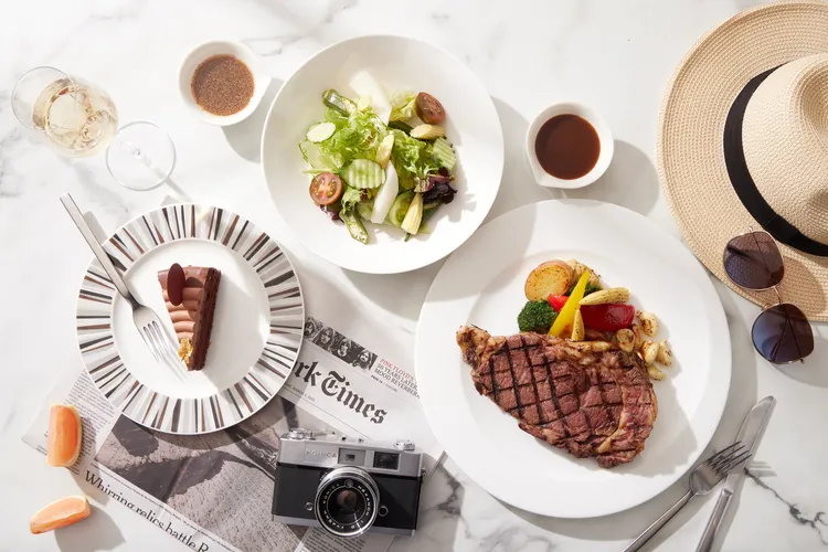 即日起至6/27入住寒舍艾美酒店「嚮法輕旅」住房專案，豪華客房每房每晚10900+15.5%元起，包含北緯二十五精選晚間套餐以及翌日探索廚房豐盛的自助早餐。業者提供