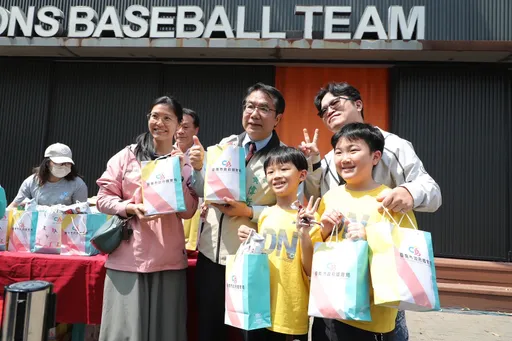 为中华队加油!黄伟哲请出郑成功致胜 祭品文加码送百份古巴三明治