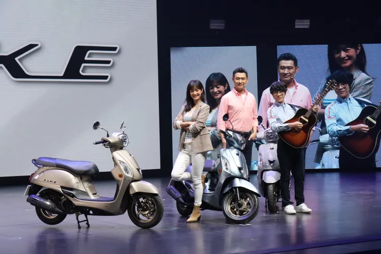 Like Keyless這次找來雙代言人盧廣仲與Janet謝怡芬，標榜搭載優於同級車的免持鑰匙Keyless技術。林浩昇攝