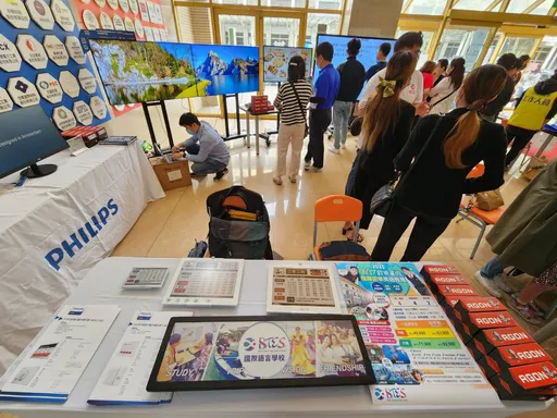 數位e化+沉浸式實境 國際語言學校開啟學英文科技新世界