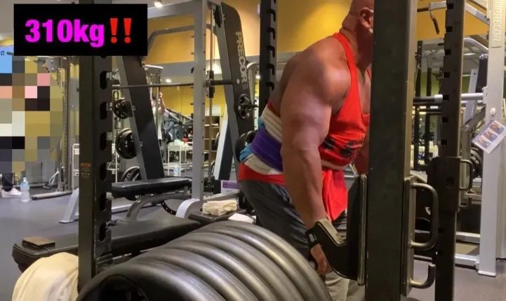 舉重照。翻攝IG/bigarm62.8cm
