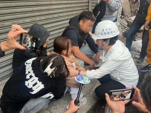 台中民宅倒塌2工人仍受困　不会放弃！卢秀燕到场：抢救到最后1秒