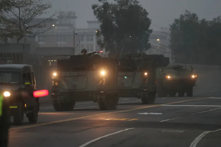 裝甲564旅作戰計畫演練實施戰術作戰行軍。翻攝畫面