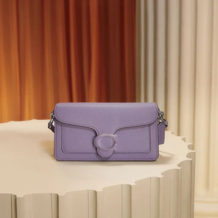 Tabby系列包款。品牌提供