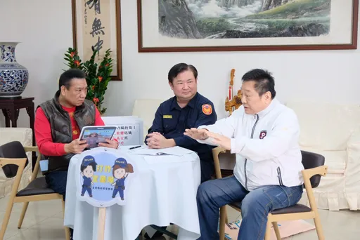 宜蘭警局長合體本土藝人直播防詐 麥「鐵齒」!籲交友、投資要注意