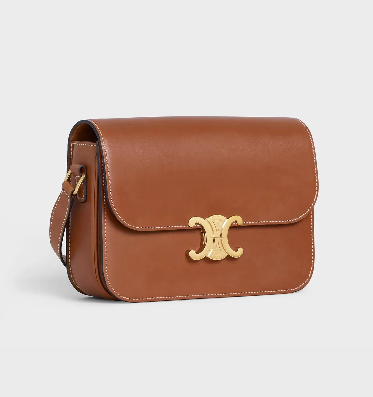 黃褐色天然小牛皮Classoque Triomphe肩背包14萬元。品牌提供