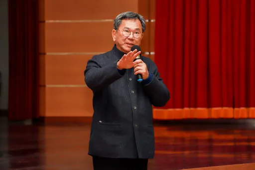 英系綠委陳明文表態「不爭取不分區」 交棒兒子!駁打造「陳氏王朝」