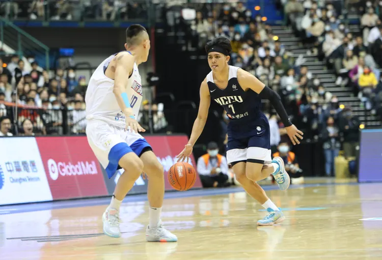 游艾喆帶領政大完成3連霸。  鄭孟晃攝