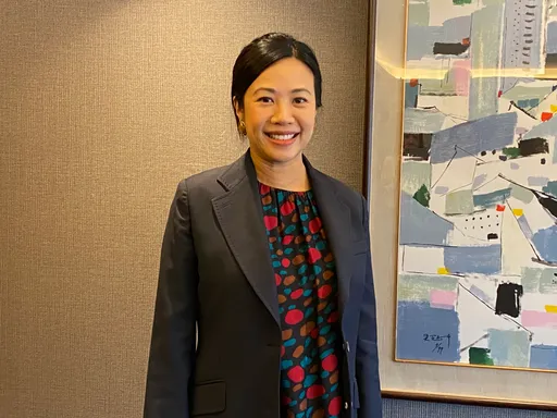 吳欣盈坐月子續拼兩大財經法案　從小見過美俄領導人難忘柯林頓熱情握手