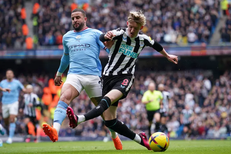 沃克（左）恐面臨警方調查及球隊紀律處分。美聯社